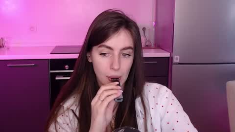 Lilu online show from June 16, 2026, 3:42 am