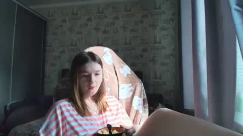 Snapshot of liliawoolf chatting on June 18, 2026, 5:51 am liliawoolf online show from June 18, 2026, 5:51 am