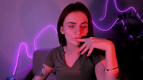 Lilie online show from December 3, 2024, 2:03 am