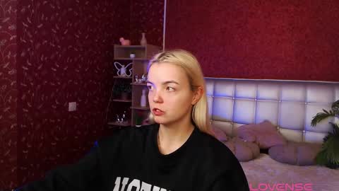 Snapshot of lilieanori chatting on February 7, 2025, 7:49 pm Lilie online show from February 7, 2025, 7:49 pm