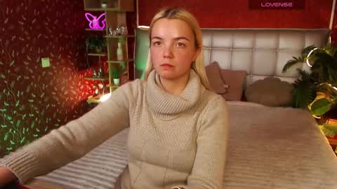 Snapshot of lilieanori chatting on February 17, 2025, 6:26 pm Lilie online show from February 17, 2025, 6:26 pm