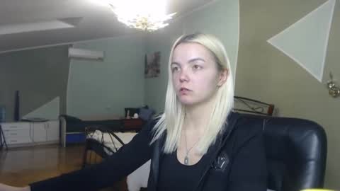 Snapshot of lilieanori chatting on March 8, 2025, 11:28 pm Lilie online show from March 8, 2025, 11:28 pm