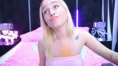 Snapshot of lilielfie chatting on October 10, 2025, 3:00 pm lilielfie online show from October 10, 2025, 3:00 pm