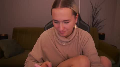 Snapshot of lilielfie chatting on October 12, 2025, 1:43 pm lilielfie online show from October 12, 2025, 1:43 pm