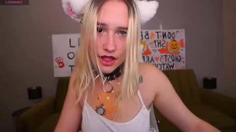 Snapshot of lilielfie chatting on October 31, 2025, 11:28 pm lilielfie online show from October 31, 2025, 11:28 pm