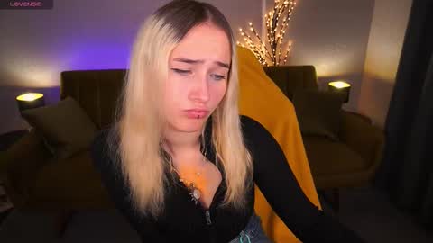 Snapshot of lilielfie chatting on November 5, 2025, 1:44 pm lilielfie online show from November 5, 2025, 1:44 pm