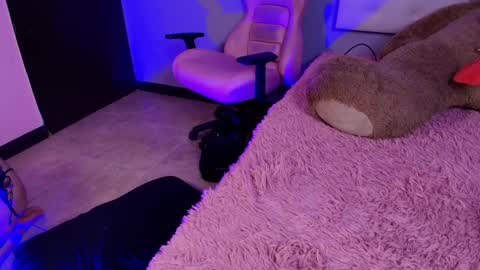 lili online show from December 6, 2024, 5:20 am