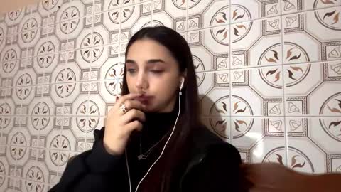 Lina online show from November 6, 2025, 10:10 pm