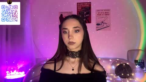 Lina online show from April 14, 2026, 10:49 pm