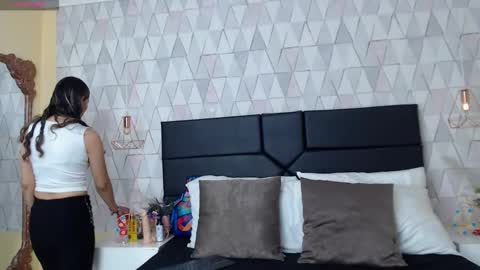 LilyJensen online show from September 29, 2025, 8:24 pm