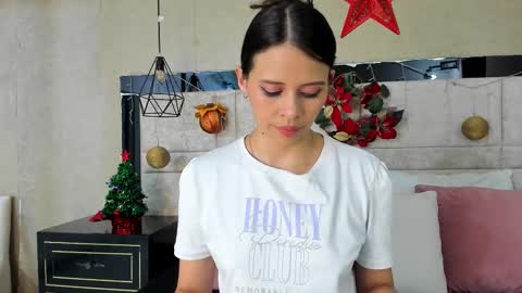 LilyJensen online show from December 21, 2025, 9:11 pm