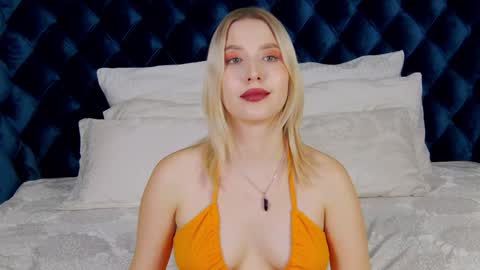 LiliLinn online show from December 10, 2024, 12:27 pm