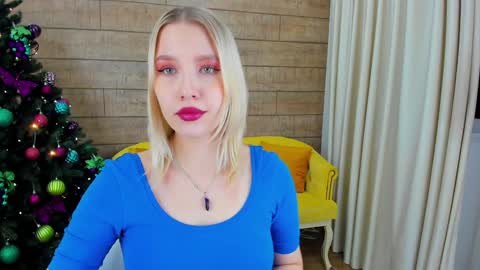 LiliLinn online show from December 13, 2024, 9:46 am