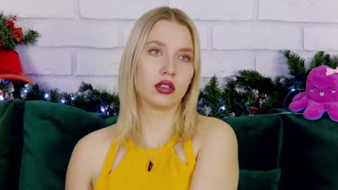 LiliLinn online show from December 17, 2024, 8:34 am