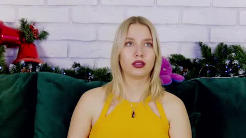 LiliLinn online show from December 17, 2024, 11:39 am