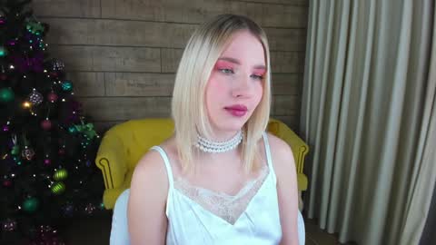 LiliLinn online show from December 20, 2024, 5:47 am