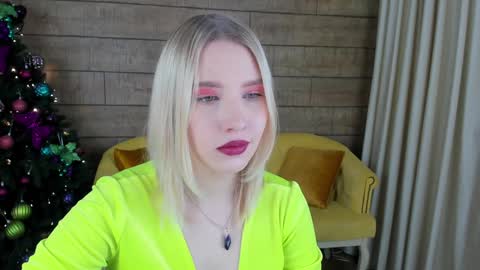 LiliLinn online show from December 21, 2024, 5:36 am