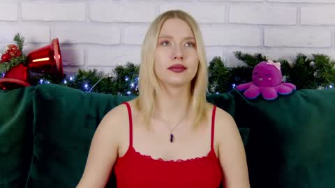 LiliLinn online show from December 24, 2024, 9:06 am
