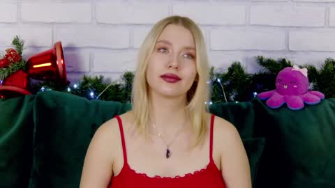 LiliLinn online show from December 24, 2024, 12:22 pm