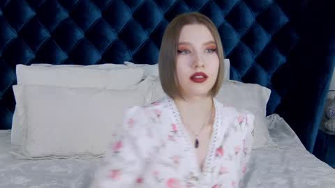 LiliLinn online show from January 24, 2025, 2:41 pm