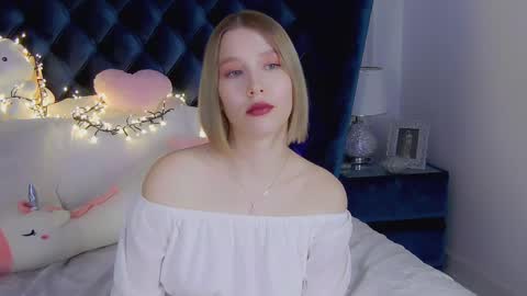 LiliLinn online show from March 8, 2025, 2:30 pm