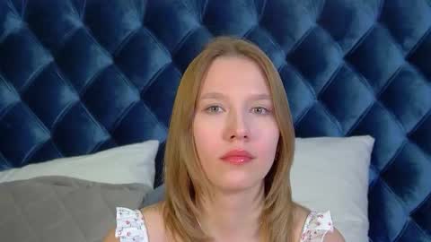 LiliLinn online show from February 27, 2026, 6:13 am