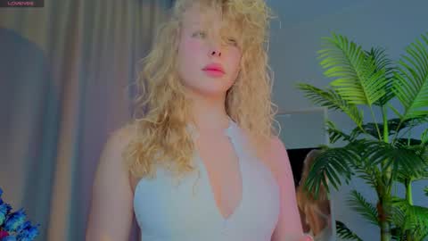 Snapshot of lililok101 chatting on November 13, 2025, 2:32 am lililok101 online show from November 13, 2025, 2:32 am