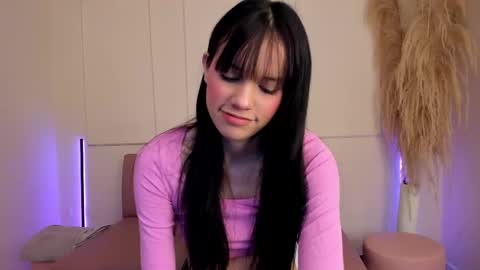 Snapshot of lilily_lv chatting on September 18, 2025, 12:18 pm Lilly online show from September 18, 2025, 12:18 pm