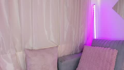 Snapshot of lilily_lv chatting on May 5, 2026, 1:19 pm Lilly online show from May 5, 2026, 1:19 pm