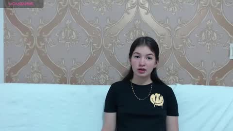 lilimini online show from December 2, 2024, 7:27 pm