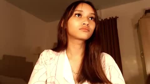 Snapshot of lilit_sensual chatting on September 23, 2025, 2:14 am Chloe online show from September 23, 2025, 2:14 am