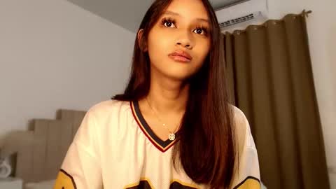 Snapshot of lilit_sensual chatting on October 14, 2025, 5:19 am Chloe online show from October 14, 2025, 5:19 am