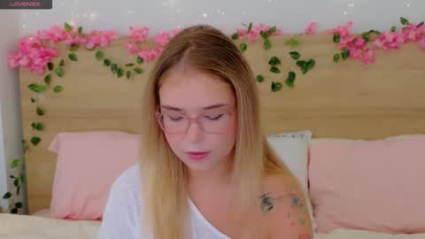 Lilith Bonheur online show from November 20, 2025, 2:34 am