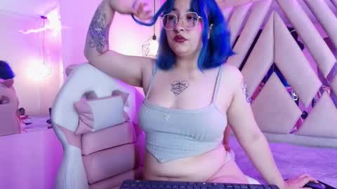   online show from October 25, 2025, 8:14 pm