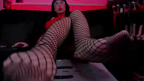 Snapshot of lilith_deveraux_ chatting on September 13, 2025, 6:18 pm MISTRESS LILITH online show from September 13, 2025, 6:18 pm