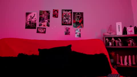 Snapshot of lilith_deveraux_ chatting on October 20, 2025, 2:17 pm MISTRESS LILITH online show from October 20, 2025, 2:17 pm