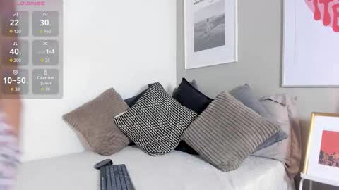 Snapshot of lilith_dh chatting on December 1, 2025, 11:26 am Lili online show from December 1, 2025, 11:26 am