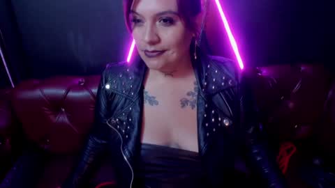 Snapshot of lilith_levonee_ chatting on December 3, 2024, 6:04 am Lilith online show from December 3, 2024, 6:04 am