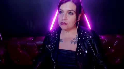 Snapshot of lilith_levonee_ chatting on December 29, 2024, 9:17 am Lilith online show from December 29, 2024, 9:17 am