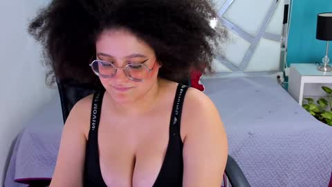 Snapshot of lilith_mesa chatting on December 20, 2024, 7:44 am Lilith online show from December 20, 2024, 7:44 am