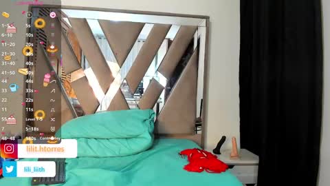 liliINDEPENDENT MODEL online show from November 18, 2025, 10:09 am