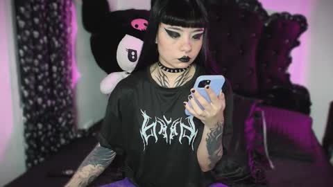   online show from October 15, 2025, 2:22 am