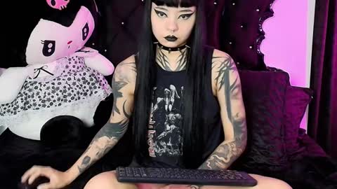   online show from November 24, 2025, 11:15 pm