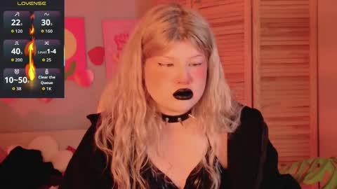 LilithNelson online show from May 6, 2026, 1:03 am