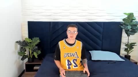 Lil James online show from November 30, 2025, 8:02 pm