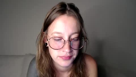 Snapshot of liljbby chatting on October 8, 2025, 11:35 pm Jay  please help me reach 50 thumbs up online show from October 8, 2025, 11:35 pm