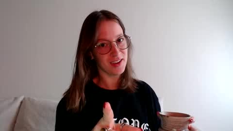 Snapshot of liljbby chatting on October 12, 2025, 4:39 pm Jay  please help me reach 50 thumbs up online show from October 12, 2025, 4:39 pm