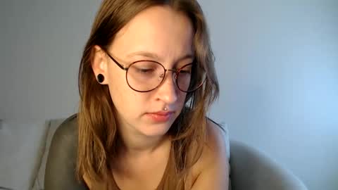 Snapshot of liljbby chatting on October 15, 2025, 3:45 pm Jay  please help me reach 50 thumbs up online show from October 15, 2025, 3:45 pm