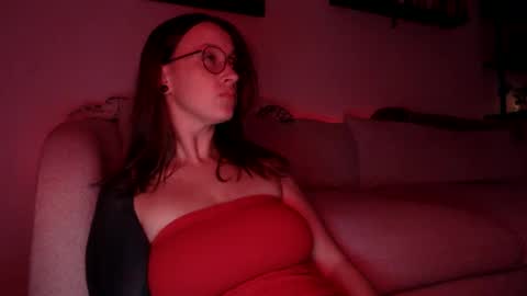 Snapshot of liljbby chatting on February 18, 2026, 1:01 am Jay please help me reach 50 thumbs up online show from February 18, 2026, 1:01 am