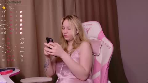 Snapshot of lilkitty_melanie chatting on May 29, 2026, 5:49 am Melanie online show from May 29, 2026, 5:49 am